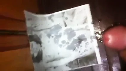 Caroline siyah beyaz haraç alıyor