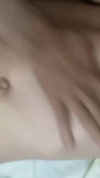Desi indisk bhabhi hjemmelavet desi-massage fra svoger derhjemme – bhabhi viser hele sin sexede krop og får masseret sin røv | Klip 1