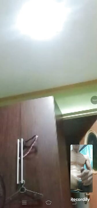 Appel vidéo à ma femme en relation à distance depuis Dubaï.