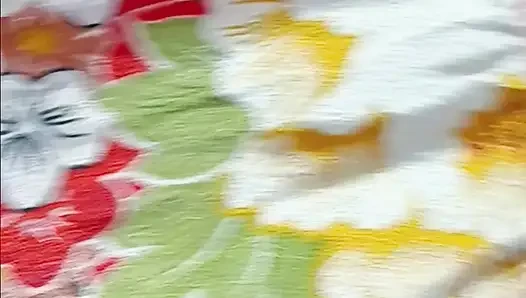 Шлюха в маске снова сосет