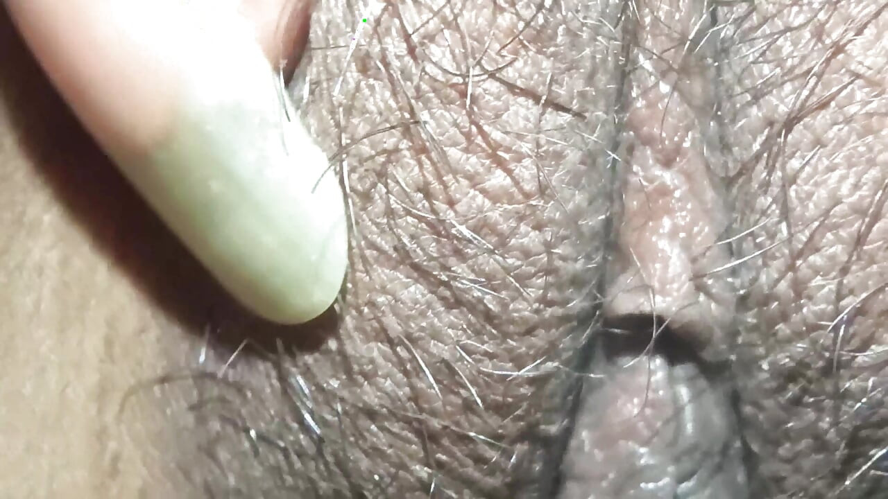 來自比哈爾的普佳喜歡用大黑雞巴做愛，還深深地含入喉嚨