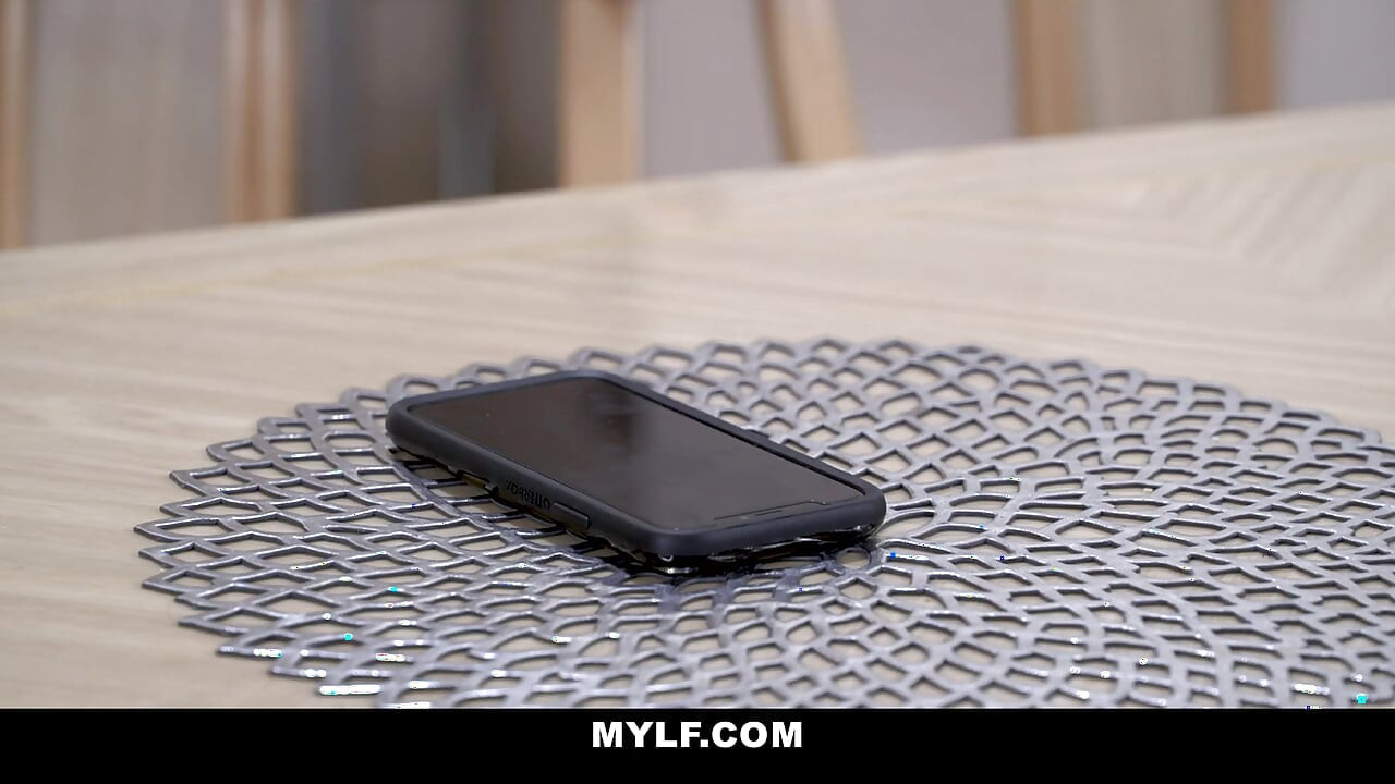 MYLF의 티나 케이 밀프 포르노 비디오