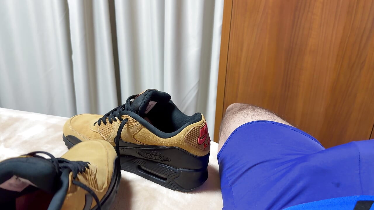 Ngentot nike air max 90 baruku pakai fleshlight bagian 1