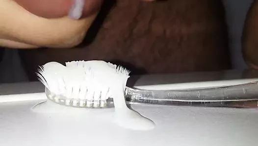 üvey kardeşinin diş fırçası üzerinde Cumshot