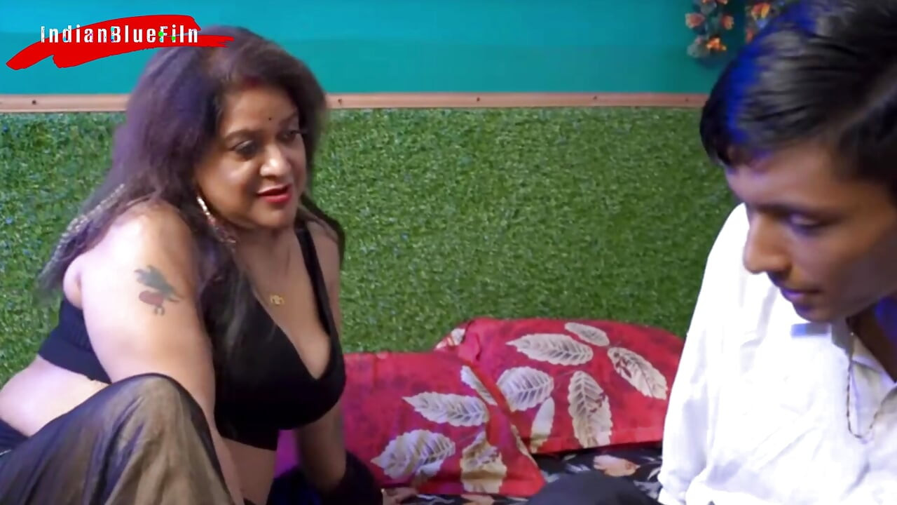 hot sexy dadi ki komal komal gaal dekhke sautela nati hogeya pagal..