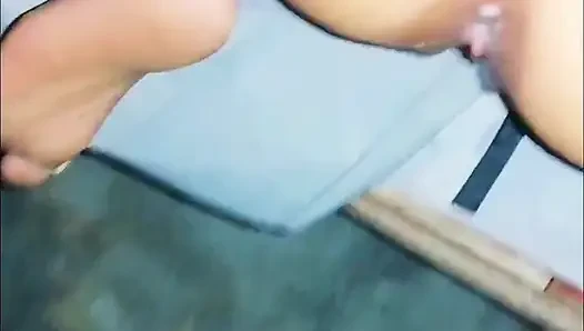 Jam 2 sore, aku ngentot memek kakak ipar india gaya doggy sampai muncrat.