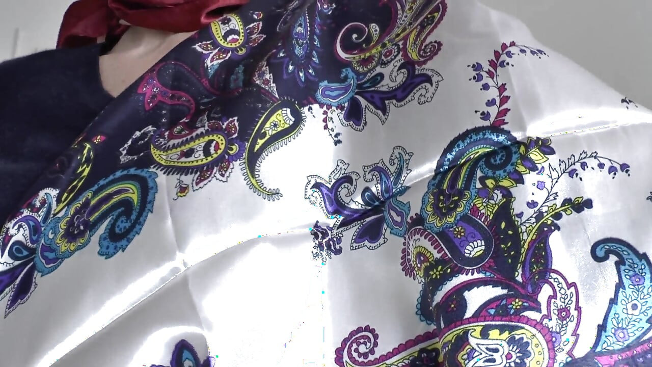 Показ мод з атласною хусткою та сперма на тканині, JOI, Lady Victoria Valente