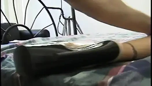 Harika vücutlu muhteşem beyaz kız tıraşlı amına büyük bir yarak almayı seviyor