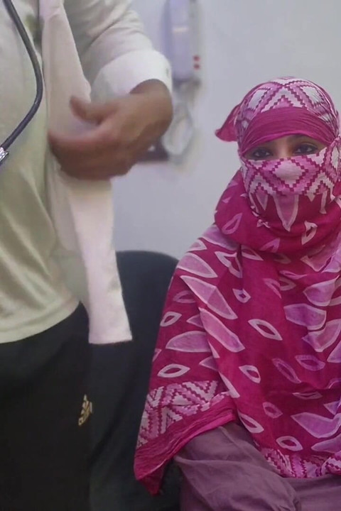 Aventura doctorului - fată musulmană desi futută de doctor