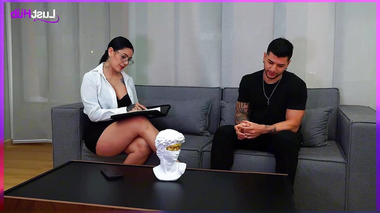 Teacher La Rola seduces her horny student Zac Whiter with her huge ass and delicious tits