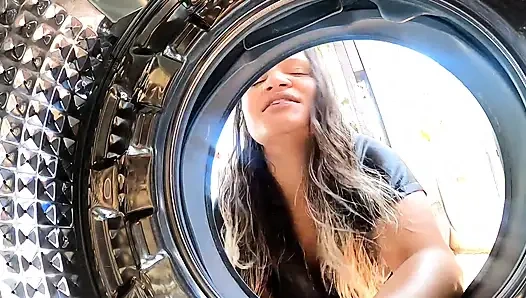 Çamaşır makinesine sıkıştım siyah yaraklı üvey oğlum benden faydalandı ve sikti