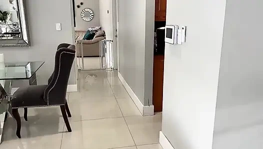 PAWG, blondes schätzchen callie Brooks wird in der küche ohne hosen erwischt und bereit, mich zu ficken