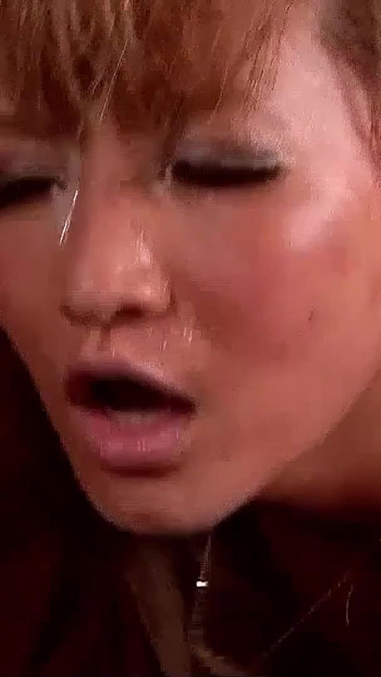 Detik kuat dari "Remaja Jepun kecil ditimpa muka dan bukkake creampie di gangbang tanpa ditapis"