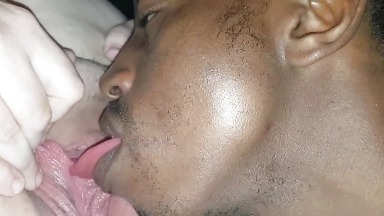 YoungEnglishBBW BBC Nata4sex se fute cu degetul, lingându-mi pizda grasă orgasme intense