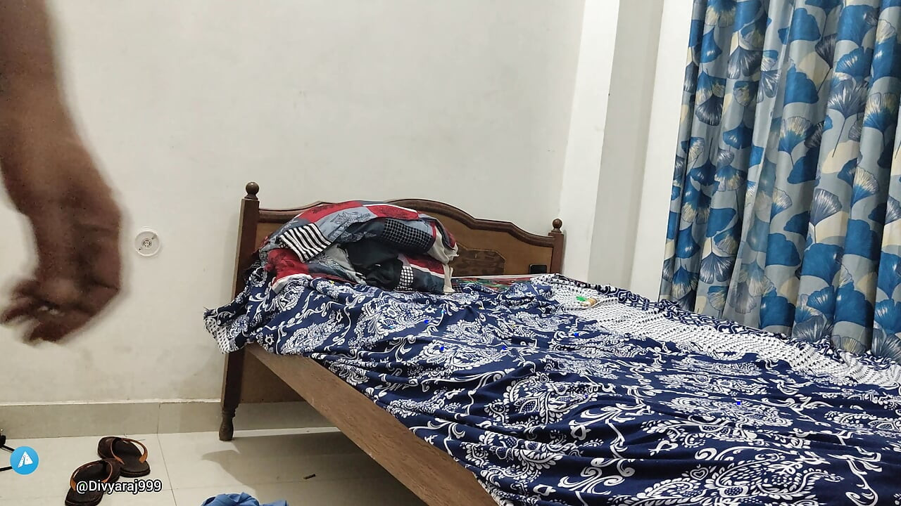 Apni Girlfriend Ko Apne Room Mein Chupke Se Bulaya