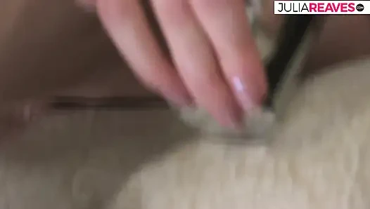 Gadis kurus ini lagi asik muasin memeknya pakai dildo ukuran raksasa sampai mengerang keenakan