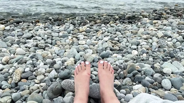 Foot fetish video ! feet in seawater !