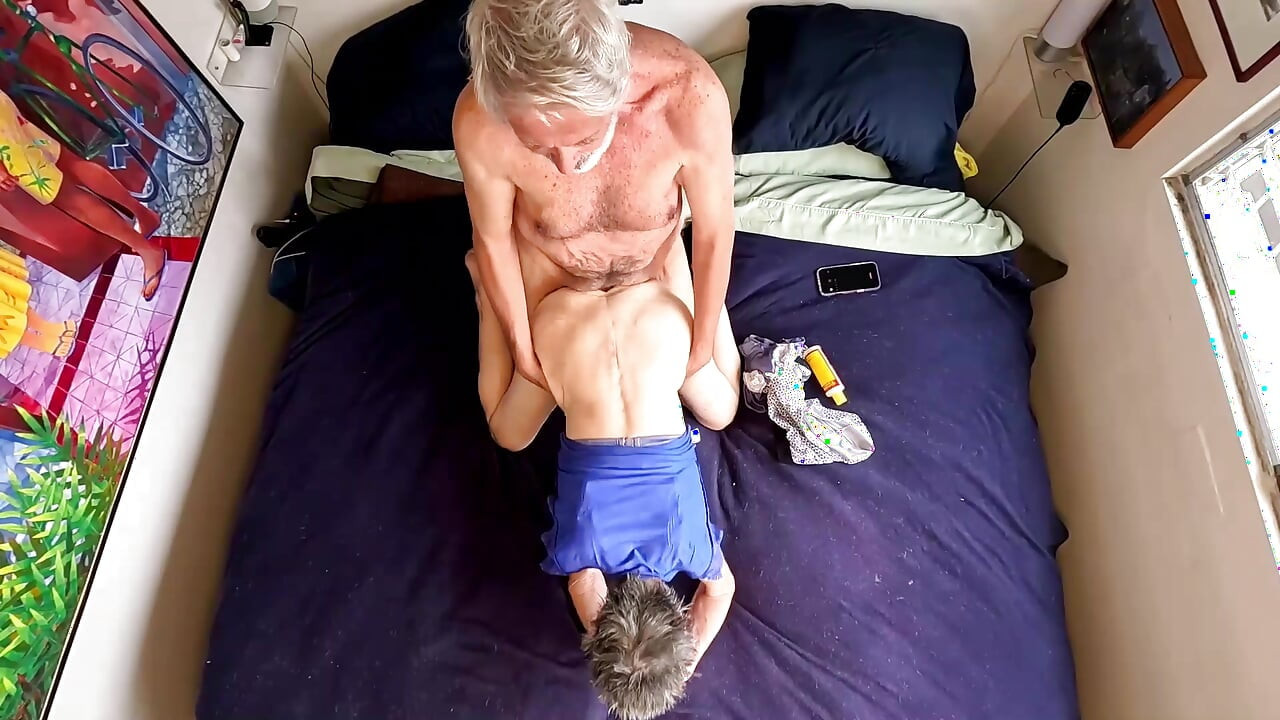 Ich Trage Mein Neues, Blaues Nachthemd