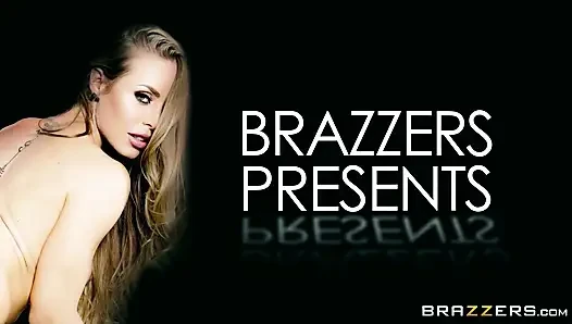 Brazzers - Nicole Aniston patronuna bir takım oyuncusunun ne kadar iyi olduğunu göstermenin bazı yaramaz yollarını biliyor