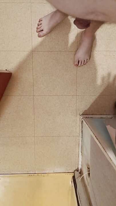 Γυμνή στο λόμπι