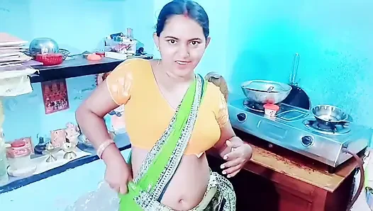 Jija ji ne apne choti sali ki virgin pussy milte hi uski pussy ros nikal diya,pussy ros piya jija ji ne guder ros yammy...