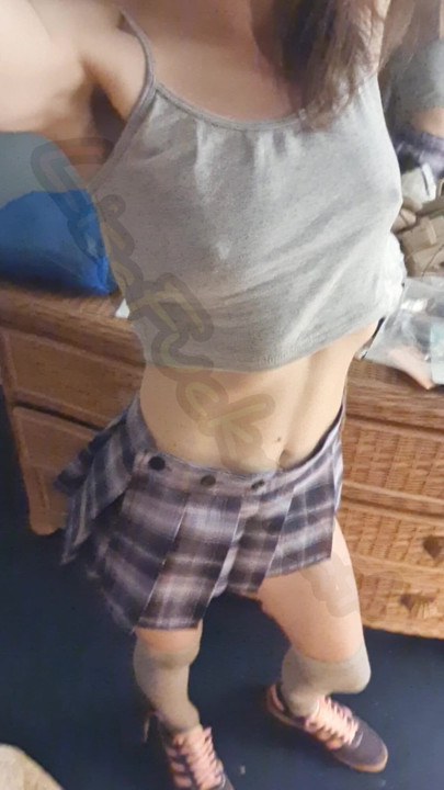 Purple pleated mini skirt , the perfect length to show you my unplugged arse and fourchette piercing.