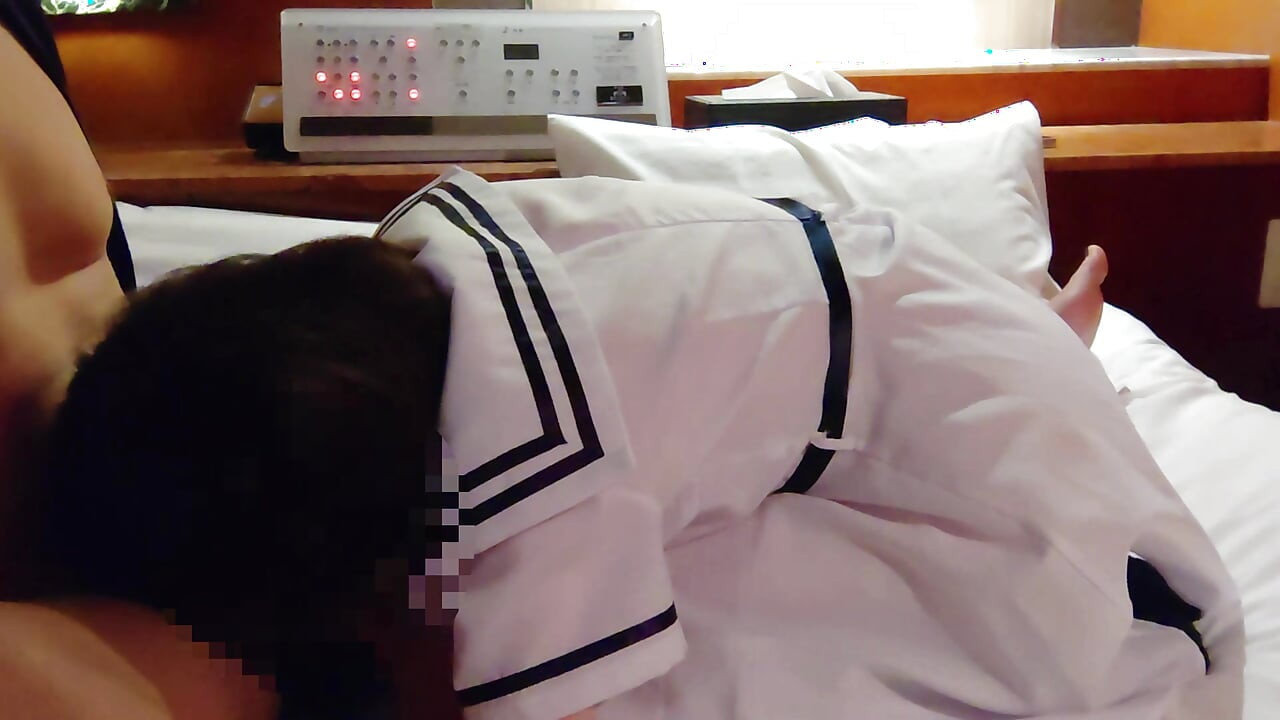 흰색 세일러 수트를 입은 소녀의 보지 소리가 놀랍습니다. 그녀의 에로 혀는 질싸를 만든다. 아마추어
