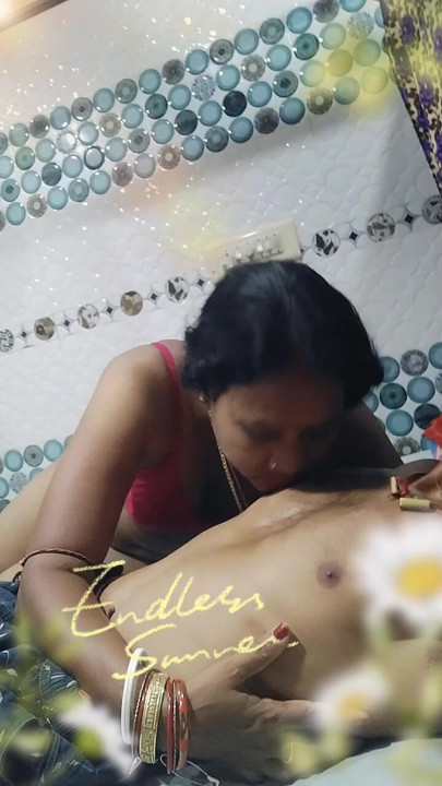 Desi anuty hot boobs