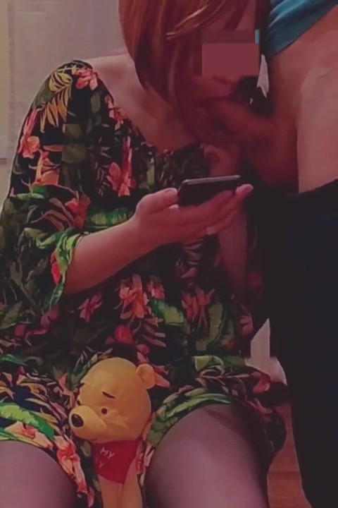Mama Naivă Gustă Pe Fiul Vitreg În Camera Din Spate