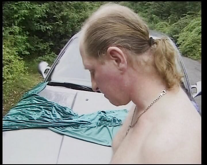Ebenholz-dame bekam eine große ladung warmes sperma, nachdem sie auto gewaschen hat