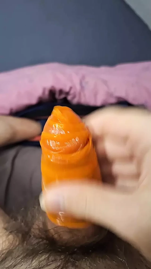 Colleague injects into his own condom - An unexpected experiment