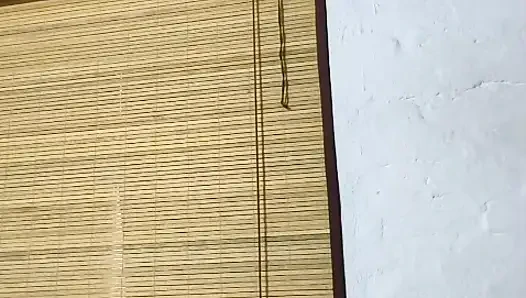 Maduras cachondas se masturba mientras su hijastro duerme