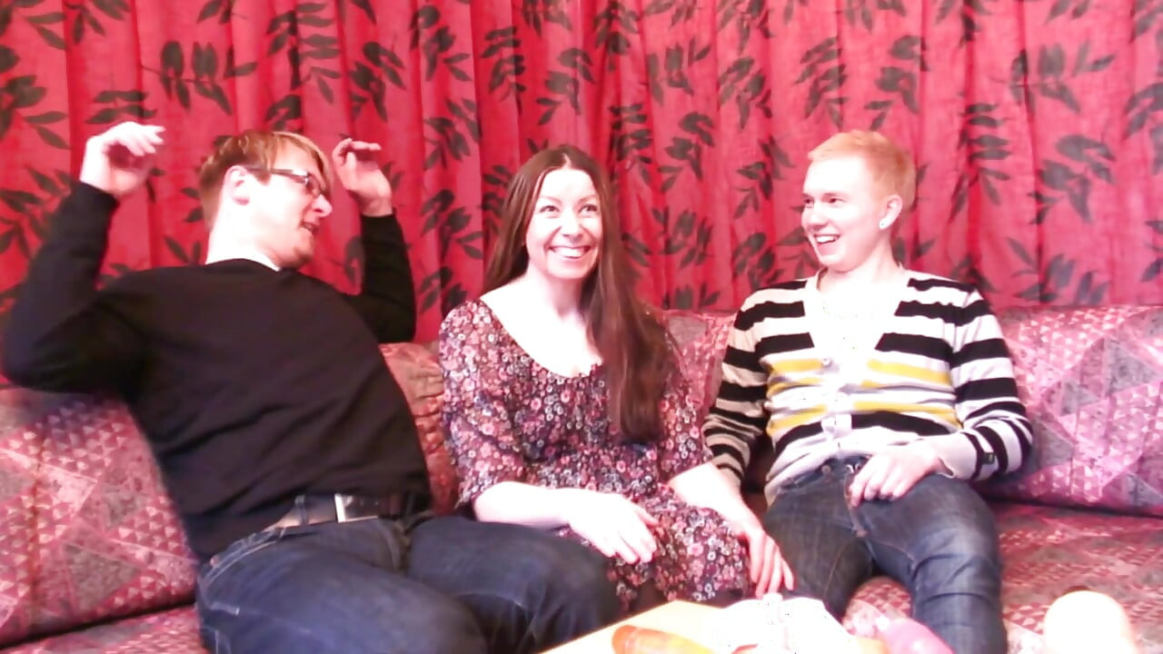 Finnish stepmom and two young guys double penetrating her