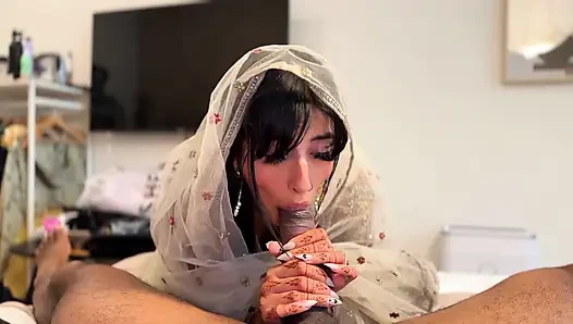 Müslüman evli kadın tatil sırasında kocasını aldatıyor