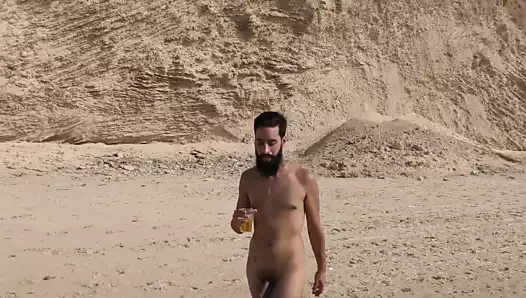 Un Israélien avec une grosse bite baise à la plage