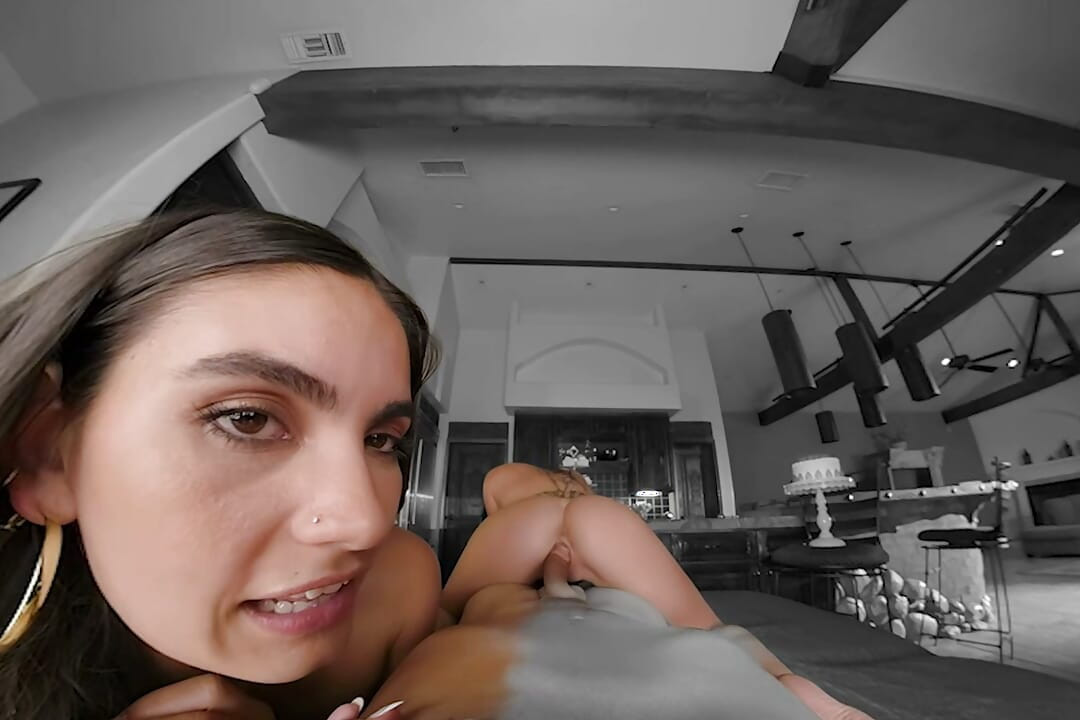 PassthroughVR Tradycyjne żony Megan Mistakes i Isa Bella mają niezrównane i niespełnione niespokojne libido
