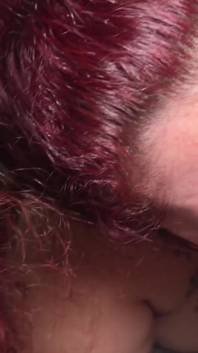 POV : puni avec ma machine à baiser dans le cul et une grosse bite dans la bouche | Clip 1