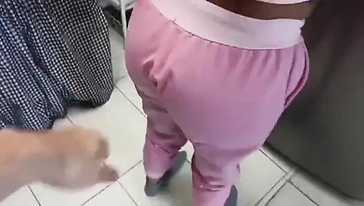 Aku ngentot cewek ini sebagai balasannya, dia minta hadiah tahun baru di Amerika Serikat