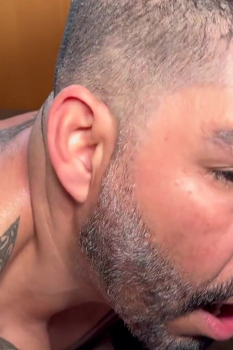 O atingere prea aproape
