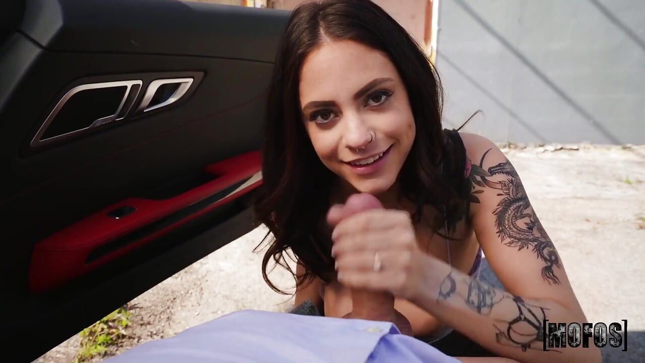 Mofos - Melody Foxx Pulls Down Her Tight Leggings and Sucks Dick