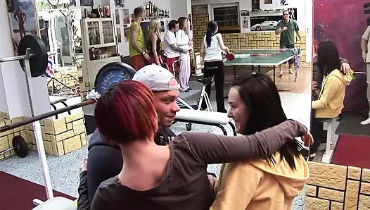 Ateşli sikiş partisi, gel izle ve baştan çıkar