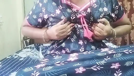 Hintli güzel Telugu teyze salatalık telugu sesiyle mastürbasyon