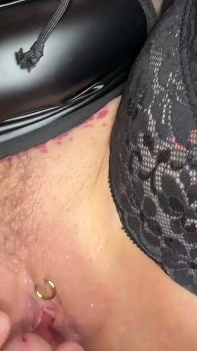 The queen is in the mood .. after 4 weeks of sex withdrawal he is finally allowed again... XL sperm | Clip 1
