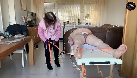 Domlady mia slaveofm hell of pain cbt'i kırbaçlıyor ve elektrik ve edepsiz diş teli ile cezalandırılıyor - bölüm 3