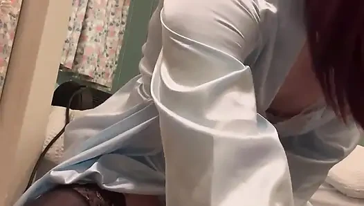 Jess Silk dildoya biniyor