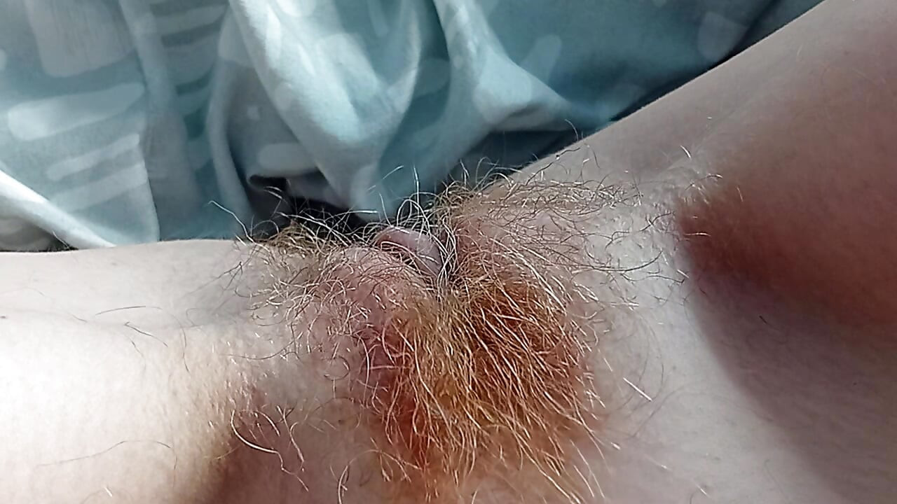 Showing my body : red pussy, lying on the sofa