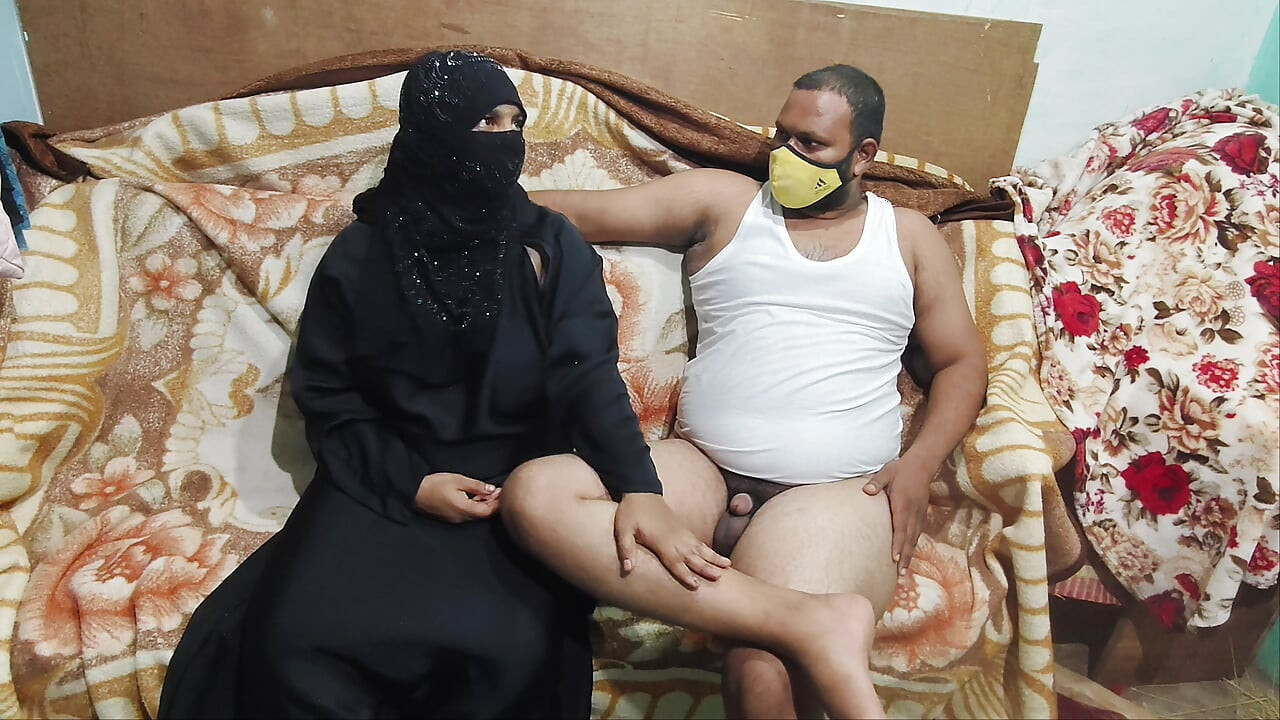 Gadis muslim berhijab lagi ngomongin tentang seks romantis dan pengen dientot baru