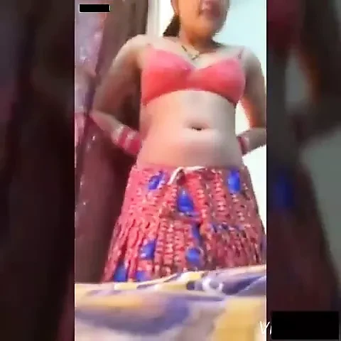 Des Aunty show our ass & boobs
