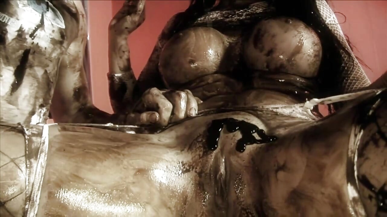 Sexy velký penis pro prsatou brunetku v žáru