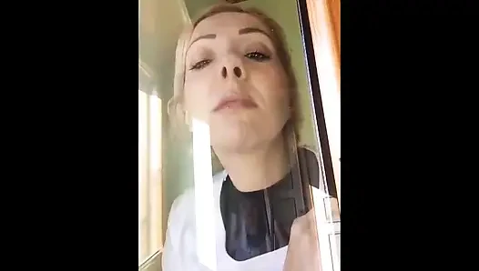 Я не должен сунуть свои пальцы в нос, но я наслаждаюсь этим так много ...